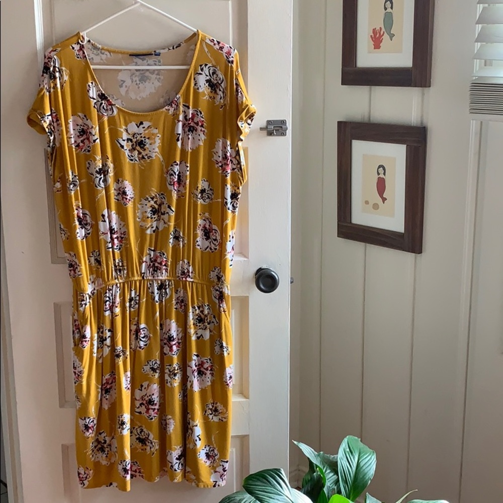 Gold floral Spring/Summer dress - comfy & cute!